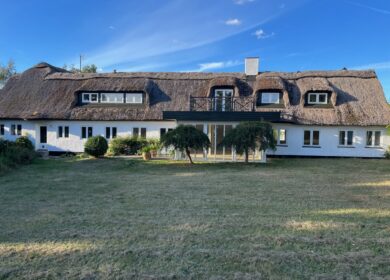 Stort hovedhus på gård lejes ud